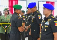 Panglima Kodam (Pangdam) XXIII/Palaka Wira Mayjen TNI J. Binsar P. Sianipar memimpin serah terima jabatan (Sertijab) Inspektur Kodam (Irdam) dan Komandan Polisi Militer Kodam (Danpomdam) XXIII/Palaka Wira di Aula Manggala Sakti Makodam XXIII/Palaka Wira,