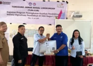 PT PLN (Persero) Unit Pelaksana Pelayanan Pelanggan (UP3) Palu menyalurkan bantuan perangkat digital kepada SMA Negeri 2 Palu melalui program Tanggung Jawab Sosial dan Lingkungan (TJSL). Bantuan tersebut diharapkan memperkuat transformasi pembelajaran berbasis teknologi sekaligus meningkatkan kompetensi tenaga pendidik dalam memanfaatkan perangkat digital di ruang kelas.