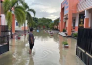 Banjir merendam permukiman warga di Dusun 4, Desa Laemanta Utara, Kecamatan Kasimbar, Kabupaten Parigi Moutong, Sulawesi Tengah, Jumat (17/7/2026) dini hari. Hujan dengan intensitas tinggi menyebabkan sungai meluap hingga menggenangi rumah warga dan sejumlah fasilitas umum.
