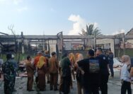 Kebakaran melanda dua rumah warga dan tiga ruang kelas SDN 11 Palu di Jalan Wahid Hasyim, Kelurahan Baru, Kecamatan Palu Barat, Kota Palu, Sulawesi Tengah, Senin (24/8/2026) sekitar pukul 14.10 Wita.