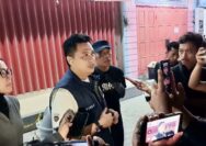 Perkelahian antara dua warga berujung dugaan penembakan terjadi di depan sebuah toko ritel di Jalan Tombolotutu, Kota Palu, Sulawesi Tengah, Kamis (27/8/2026) sekitar pukul 20.44 WITA.