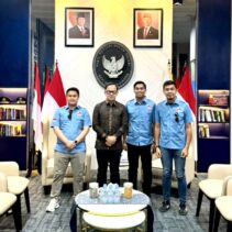Pengurus Daerah Asosiasi Lari Trail Indonesia (ALTI) Sulawesi Tengah melakukan silaturahmi dengan Ketua Umum Pengurus Pusat (PP) ALTI, Bima Arya Sugiarto, di Jakarta, Kamis (13/8/2026). Pertemuan tersebut membahas penguatan organisasi serta agenda pengembangan olahraga lari trail di Sulawesi Tengah dan tingkat nasional.