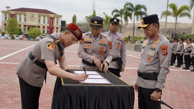 Kapolda Sulawesi Tengah Irjen Pol Nasri memimpin serah terima jabatan (sertijab) Direktur Reserse Kriminal Khusus (Dirreskrimsus) Polda Sulteng dan Kapolres Sigi di Lapangan Apel Mapolda Sulteng, Rabu (23/9/2026).