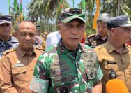 Panglima Kodam (Pangdam) XXIII/Palaka Wira Mayjen TNI J. Binsar P. Sianipar mengingatkan masyarakat untuk meningkatkan kewaspadaan terhadap kebakaran hutan dan lahan (karhutla).