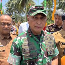 Panglima Kodam (Pangdam) XXIII/Palaka Wira Mayjen TNI J. Binsar P. Sianipar mengingatkan masyarakat untuk meningkatkan kewaspadaan terhadap kebakaran hutan dan lahan (karhutla).