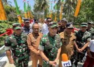 Panglima Kodam (PANGDAM) XXIII/Palaka Wira Mayjen TNI J. Binsar P. Sianipar meresmikan Jembatan Garuda di Desa Polewali, Kecamatan Bambalamotu, Kabupaten Pasangkayu, Sulawesi Barat, Senin (14/9/2026). Jembatan yang dibangun melalui program prioritas Presiden itu kini resmi digunakan untuk mendukung mobilitas masyarakat.