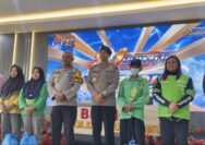 Satuan Brimob Polda Sulawesi Tengah menggelar kegiatan hipnoterapi dan membagikan paket sembako kepada ratusan warga serta komunitas pengemudi ojek daring (ojol) di Kota Palu, Kamis (29/10/2026).