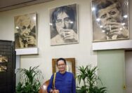 Hari ini, 28 Oktober 2026, upacara digelar di halaman sekolah dan kantor pemerintahan di seluruh negeri. Teks yang sama kembali dibacakan: bertanah air satu, berbangsa satu, dan berbahasa satu.