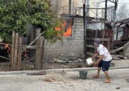 Sebuah rumah kayu berlantai dua milik warga bernama Alam ludes terbakar di Desa Kalukubula, Kabupaten Sigi, Sulawesi Tengah, sekitar pukul 10.40 WITA. Kebakaran yang terjadi di kawasan permukiman padat penduduk langsung menghebohkan warga setempat.