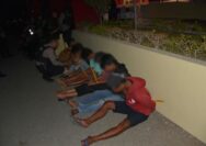 Penggerebekan kawasan yang diduga menjadi lokasi peredaran narkoba di Kelurahan Kayumalue, Kecamatan Palu Utara, Kota Palu, Sulawesi Tengah, Senin (12/10/2026), sempat diwarnai perlawanan warga hingga petugas menembakkan gas air mata.