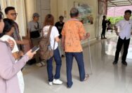 Keluarga terdakwa Mentie (79) berharap majelis hakim Pengadilan Negeri Palu menjatuhkan putusan bebas murni terhadap terdakwa dalam perkara dugaan penganiayaan yang kini memasuki tahap akhir persidangan.