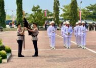 Inspektur Jenderal Polisi (Irjen Pol) Rizal Irawan resmi menerima Pataka Wira Dharma Brata dalam prosesi serah terima di Lapangan Markas Komando (Mako) Polda Sulawesi Tengah, Jalan Soekarno Hatta, Palu, Kamis (15/10/2026) pagi. Prosesi tersebut menandai peralihan kepemimpinan dari Irjen Pol Nasri kepada Rizal Irawan sebagai Kepala Kepolisian Daerah Sulawesi Tengah (Kapolda Sulteng).