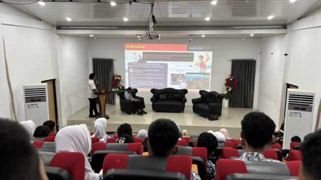 Satuan Tugas Wilayah (Satgaswil) Densus 88 Antiteror Polri mengajak pelajar di Sulawesi Tengah meningkatkan kewaspadaan terhadap konten pornografi dan kekerasan dalam game hingga media sosial. Langkah mitigasi ini dinilai penting untuk mencegah dampak negatif paparan konten digital terhadap perkembangan karakter dan psikologis siswa.